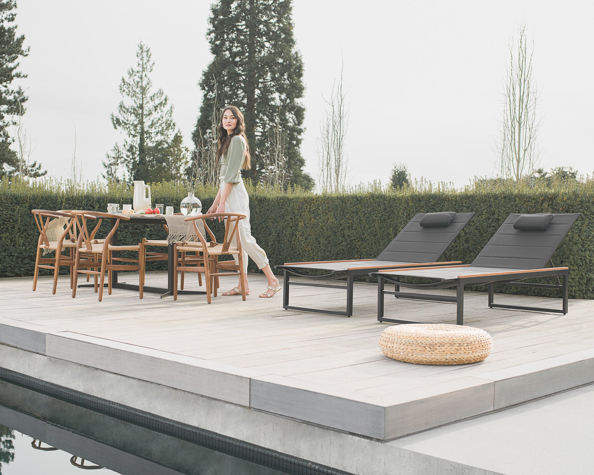 Linnea Outdoor Lounger in black