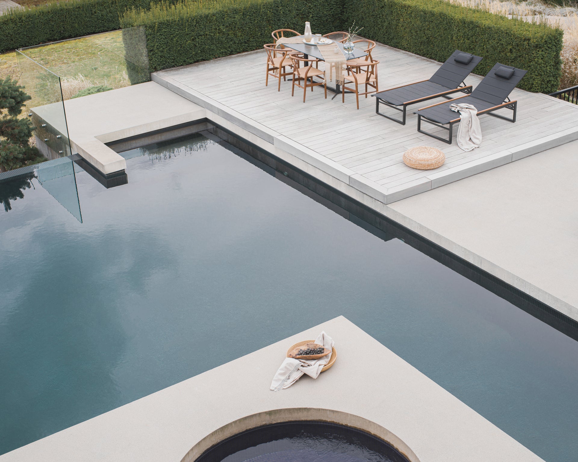 Linnea Outdoor Lounger in black