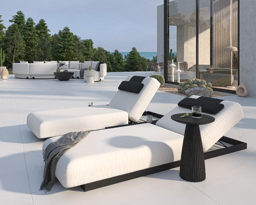 Florian Daybed Outdoor Scene