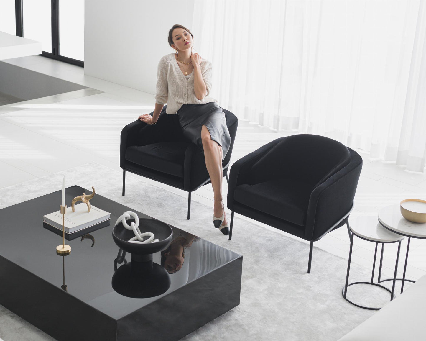 Antonio Modular Scene featuring Liza Coffee Table Grande