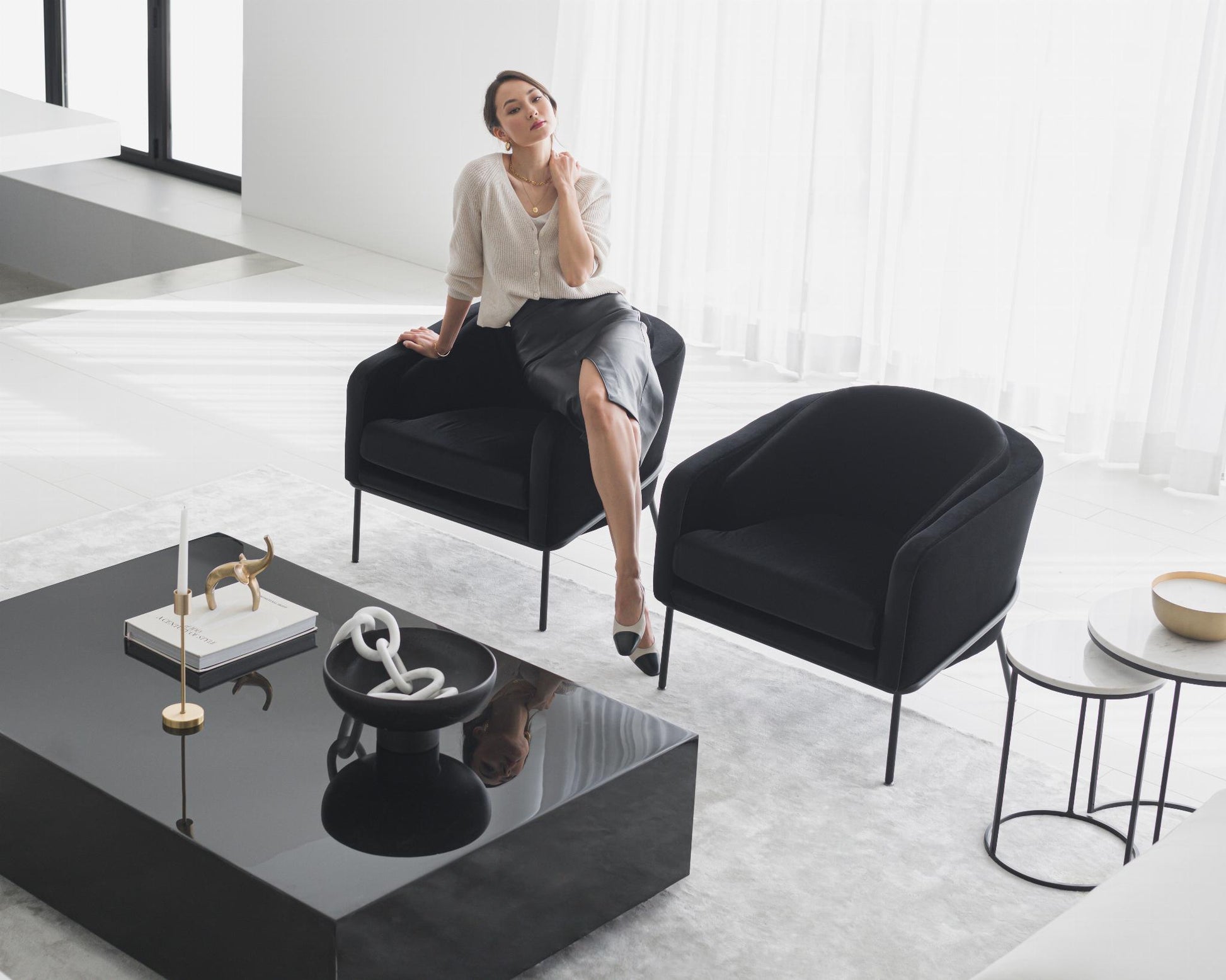 Antonio Modular Scene featuring Liza Coffee Table Grande
