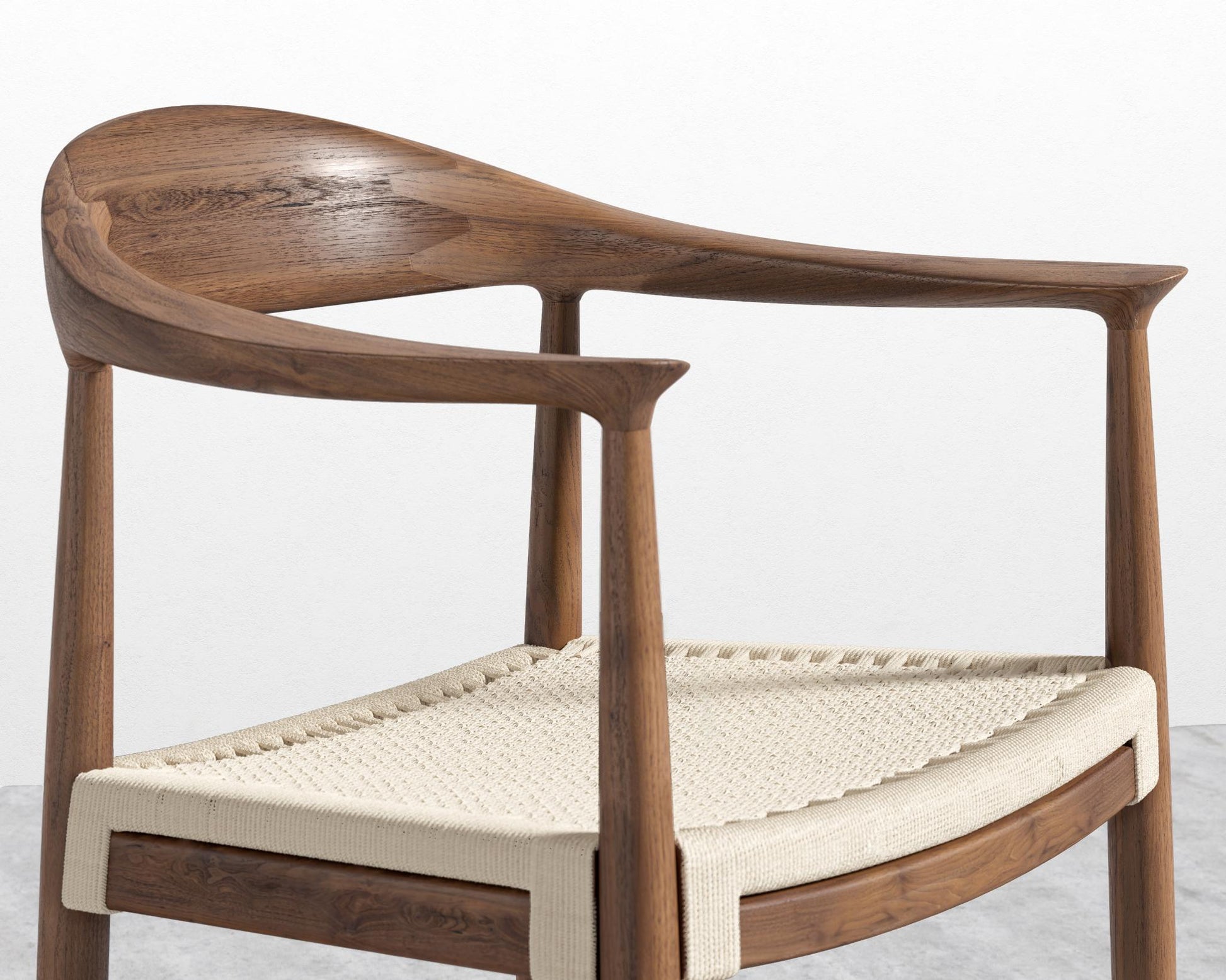 Round Chair Woven - Walnut